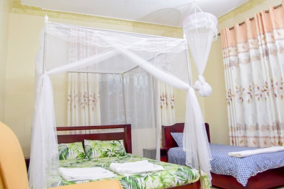 Blackout drapes, free WiFi, bed sheets