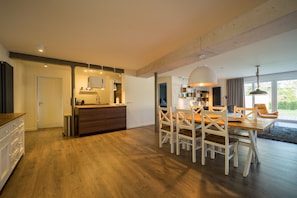 Bug | Private kitchen | Full-sized fridge, oven, stovetop, dishwasher