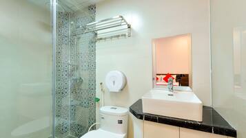 Superior Quadruple Room | Bathroom | Shower, slippers, bidet, towels