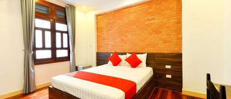 Frigobar, escrivaninha, Wi-Fi de cortesia, roupa de cama