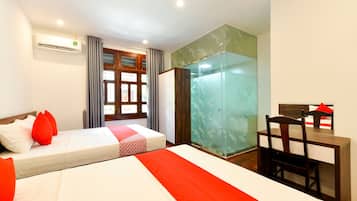 Superior Quadruple Room | Minibar, desk, free WiFi, bed sheets