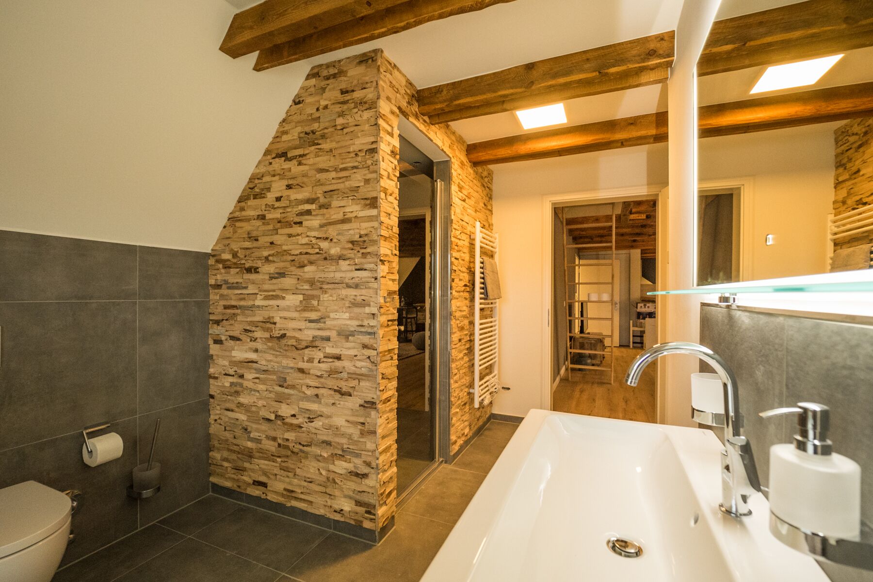 Comfort Condo (Jolle) | Bathroom | Hair dryer, heated floors, towels