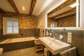 Comfort Condo (Brigg) | Deep soaking bathtub - Kajüte Sieben 2 (St. Peter-Ording)