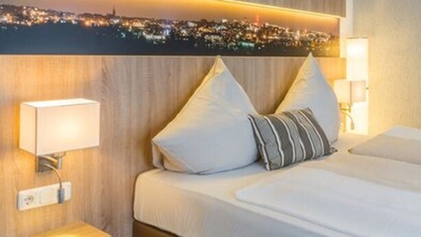 In-room safe, blackout curtains, soundproofing, free WiFi - Hotel Kromberg (Remscheid)