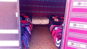 Tienda de campaña, 3 camas individuales | Insonorización, ropa de cama y acceso para silla de ruedas 