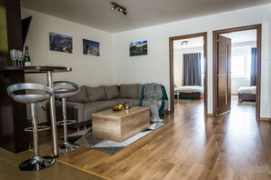 Huoneisto, 2 makuuhuonetta (D9) | Oleskelualue | Taulutelevisio