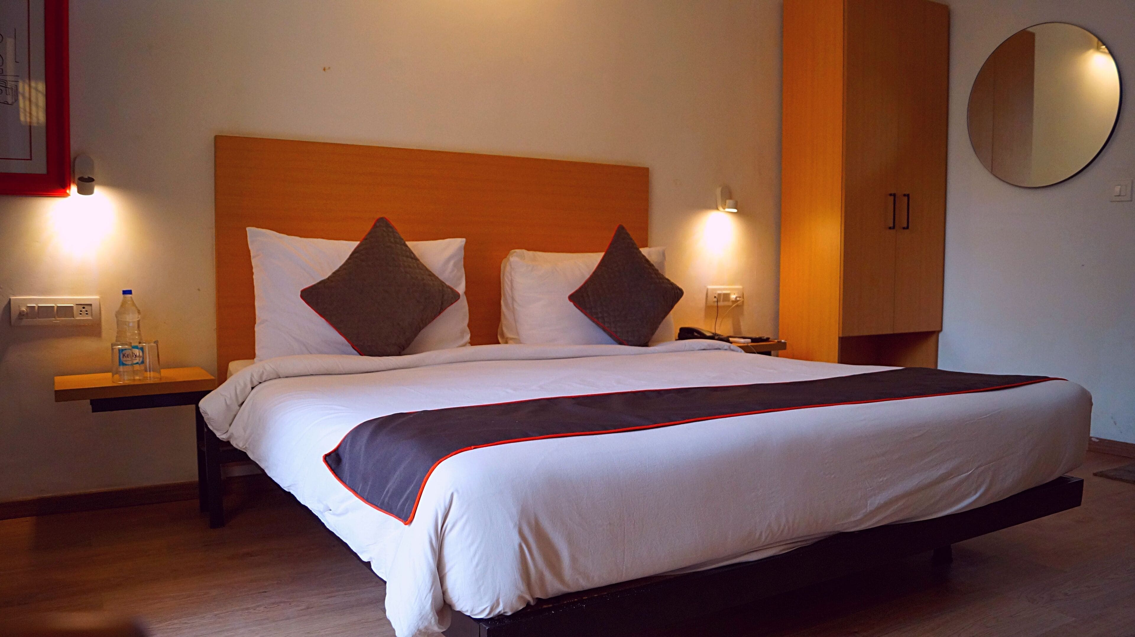 Bureau, espace de travail pour ordinateur portable, Wi-Fi gratuit