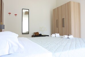 2 bedrooms, desk, iron/ironing board, free WiFi - CASA CINQUE apartment 5 minutes from the Archaeological Excavations of Pompeii (Pompei)