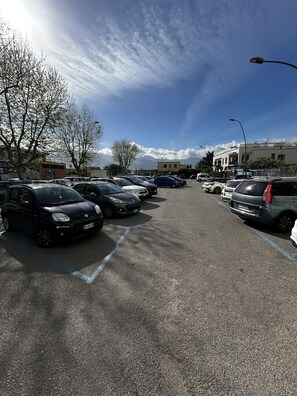 Property grounds - CASA CINQUE apartment 5 minutes from the Archaeological Excavations of Pompeii (Pompei)