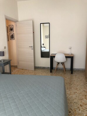 2 bedrooms, desk, iron/ironing board, free WiFi