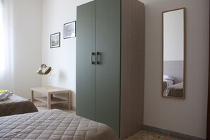 2 Schlafzimmer, Schreibtisch, Bügeleisen/Bügelbrett, kostenloses WLAN