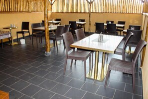 Breakfast, lunch and dinner served - Fancy Hotel (Kampala)