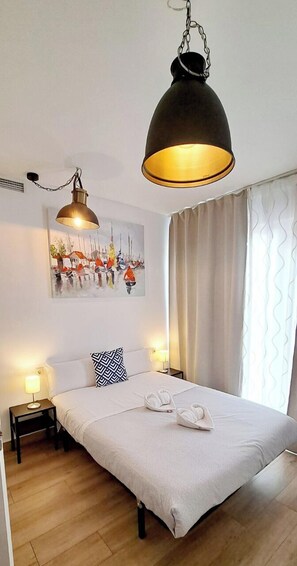Economy Double Room, 1 Double Bed, Shared Bathroom - AYZ Villegas - Auto check-in property (Madrid)