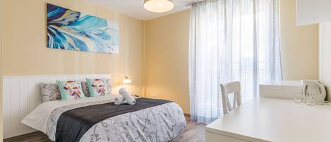 Décoration personnalisée, bureau, Wi-Fi gratuit, draps fournis