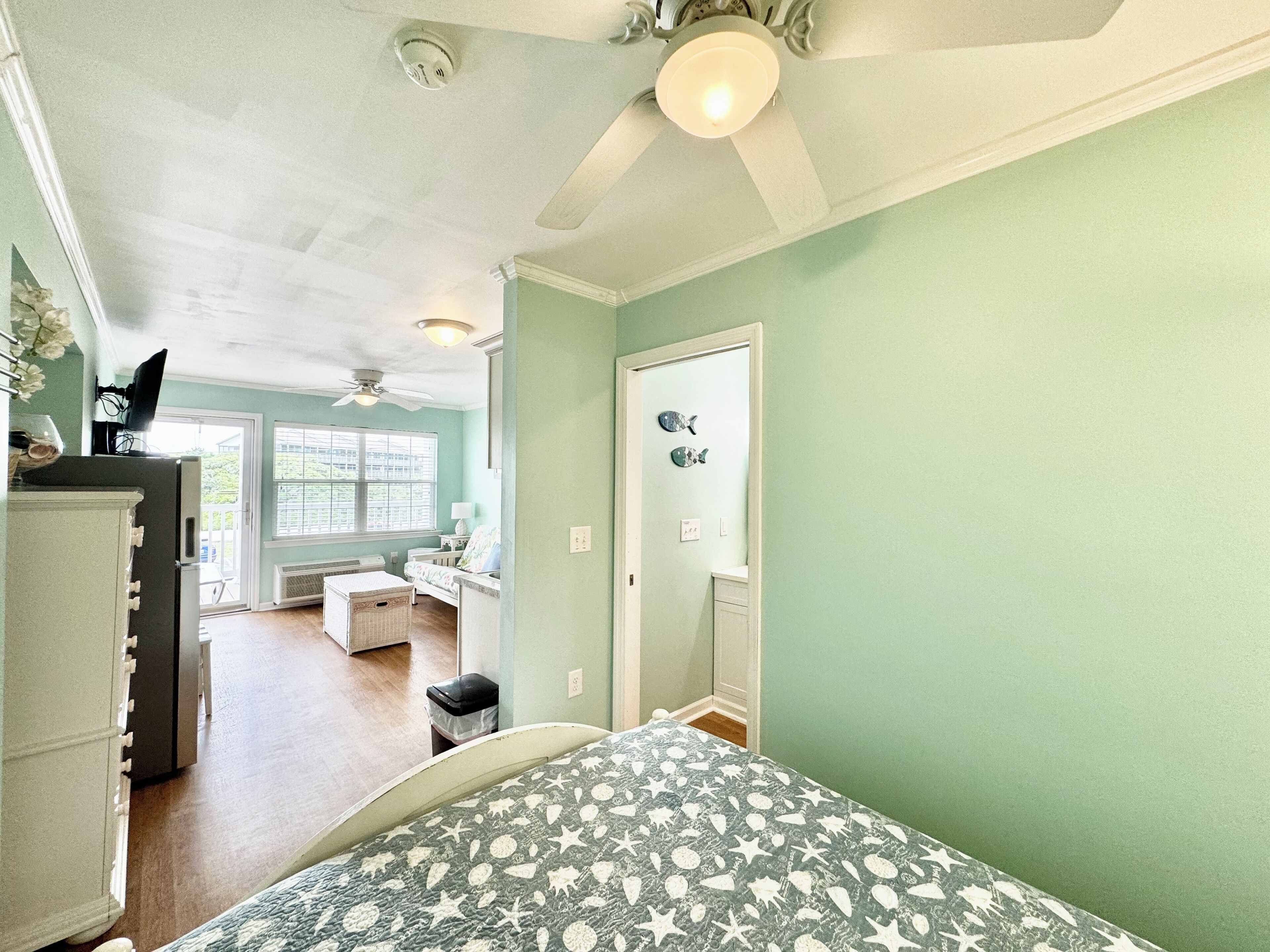 Iron/ironing board, WiFi, bed sheets