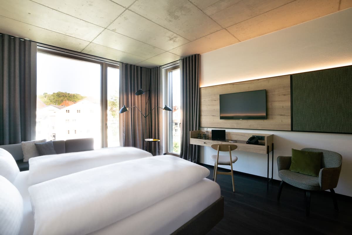 premium room, non smoking, allergy friendly | 1 bedroom, premium bedding, memory-foam beds, in-room safe