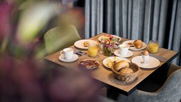 Daily buffet breakfast (EUR 13.00 per person)