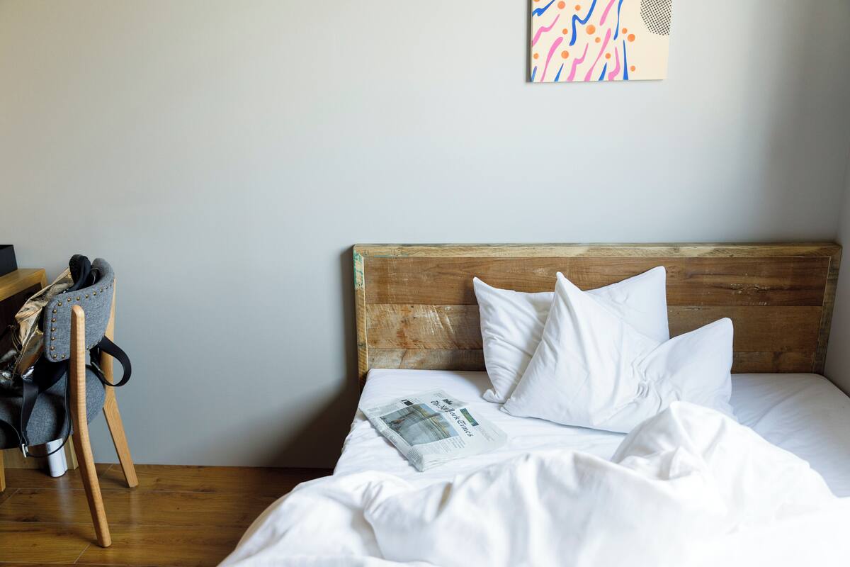 Standard Room | In-room safe, WiFi (free), individually decorated, bed sheets