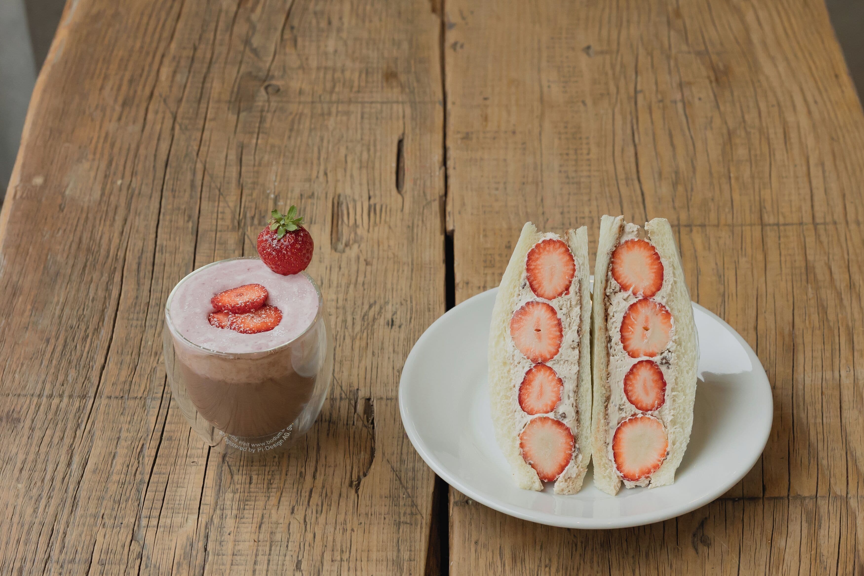 daily continental breakfast (jpy 2000 per person)