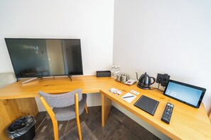 Habitación estándar con 2 camas individuales | Caja fuerte, decoración individual, wifi gratis y ropa de cama