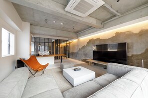 Penthouse (Mei) | Zimmersafe, individuell dekoriert, kostenloses WLAN, Bettwäsche