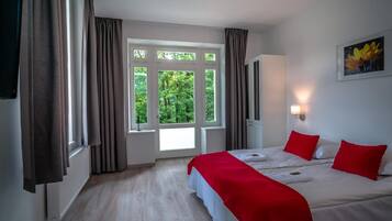 Laptop workspace, free WiFi