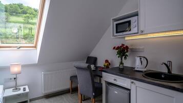 Electric kettle, cookware/dishes/utensils