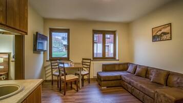 Grand Studio Suite | Living area