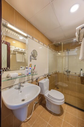 Family Triple Room | Bathroom | Shower, free toiletries, hair dryer, bathrobes - A25 Hotel - 25 Truong Dinh (Ho Chi Minh City)