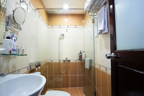 Deluxe Double Room | Bathroom