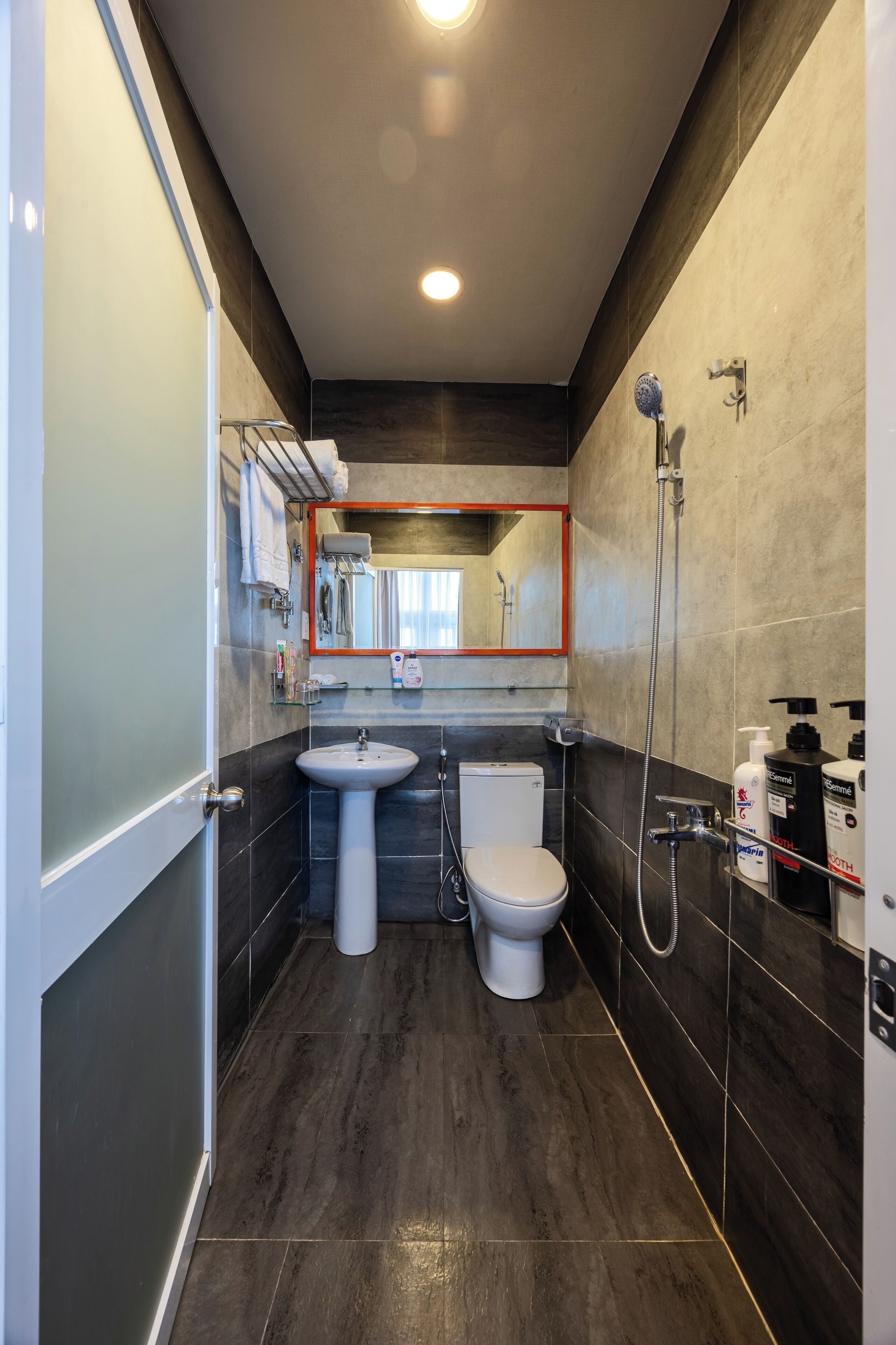 City Quadruple Room | Bathroom | Shower, free toiletries, hair dryer, bathrobes