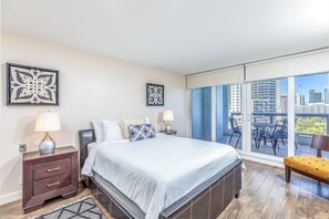 3 bedrooms, individually decorated, individually furnished, desk