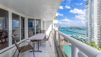 Departamento (3 Bedrooms) | Vista del balcón
