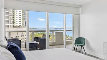 Apartment, 4 Bedrooms | Individually decorated, individually furnished, desk, iron/ironing board