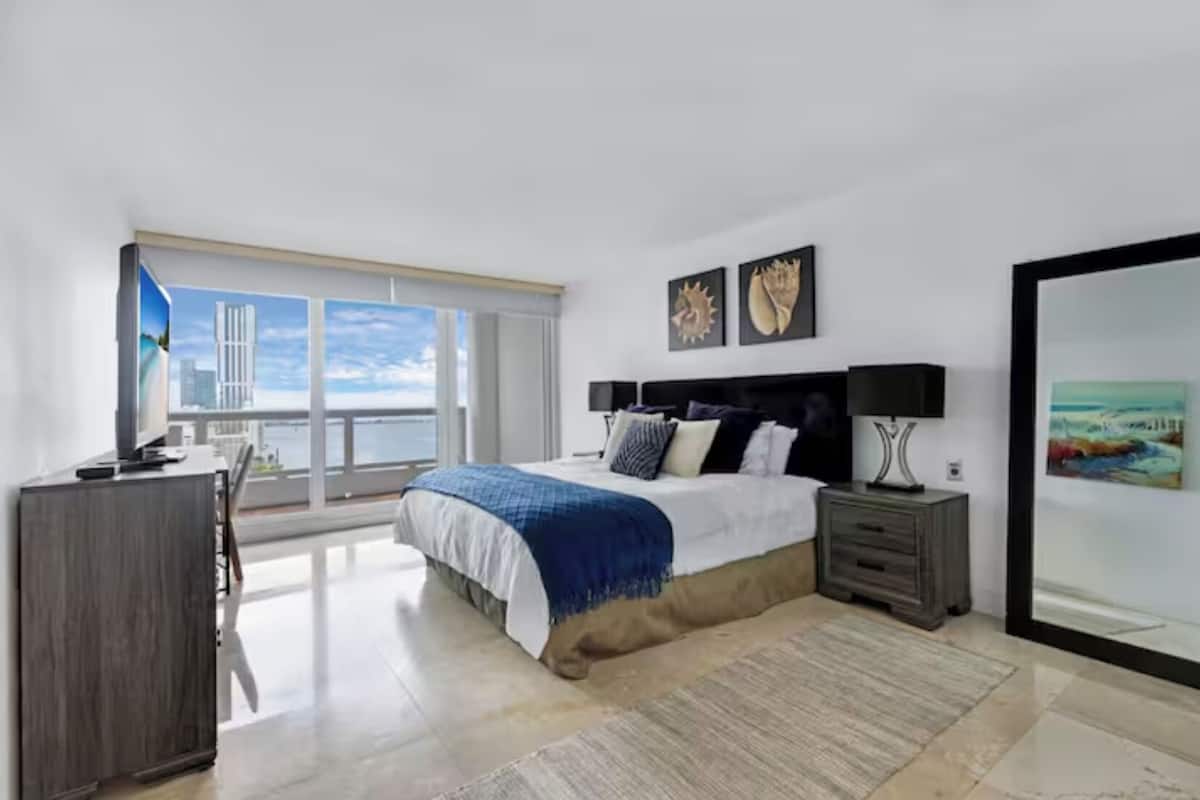 Apartment, 2 Bedrooms | Individually decorated, individually furnished, desk, iron/ironing board