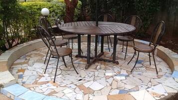 Breakfast and dinner served, local and international cuisine