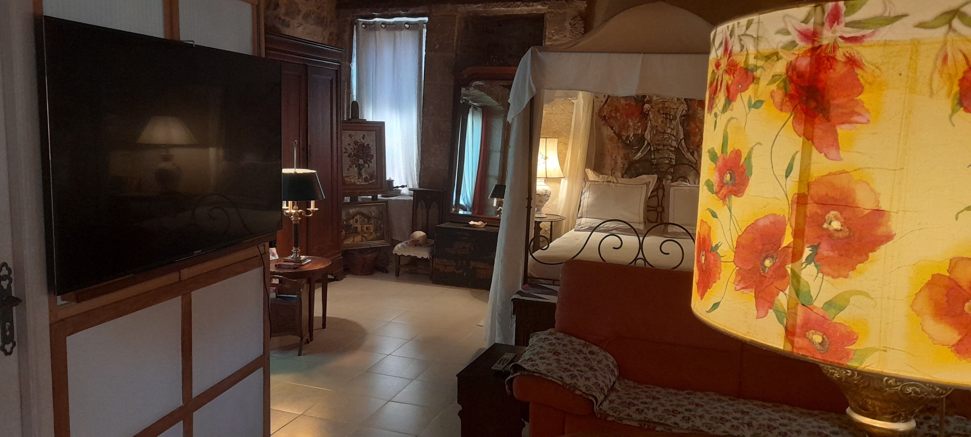 3 slaapkamers, een strijkplank/strijkijzer, gratis wifi, beddengoed