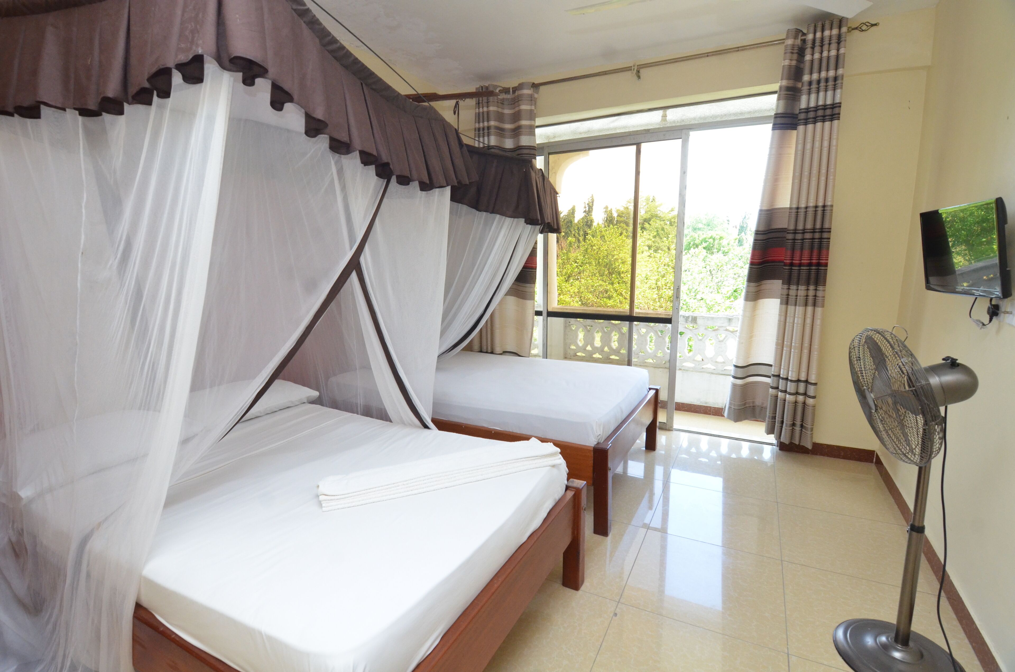 Desk, blackout drapes, free WiFi, bed sheets