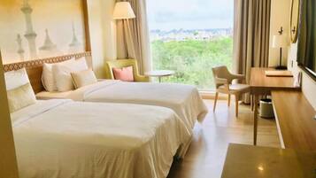 Minibar, in-room safe, individually decorated, individually furnished