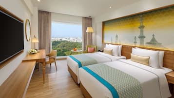 Habitación superior, 2 camas individuales, vista a la ciudad | Minibar, caja de seguridad en la habitación y decoración personalizada