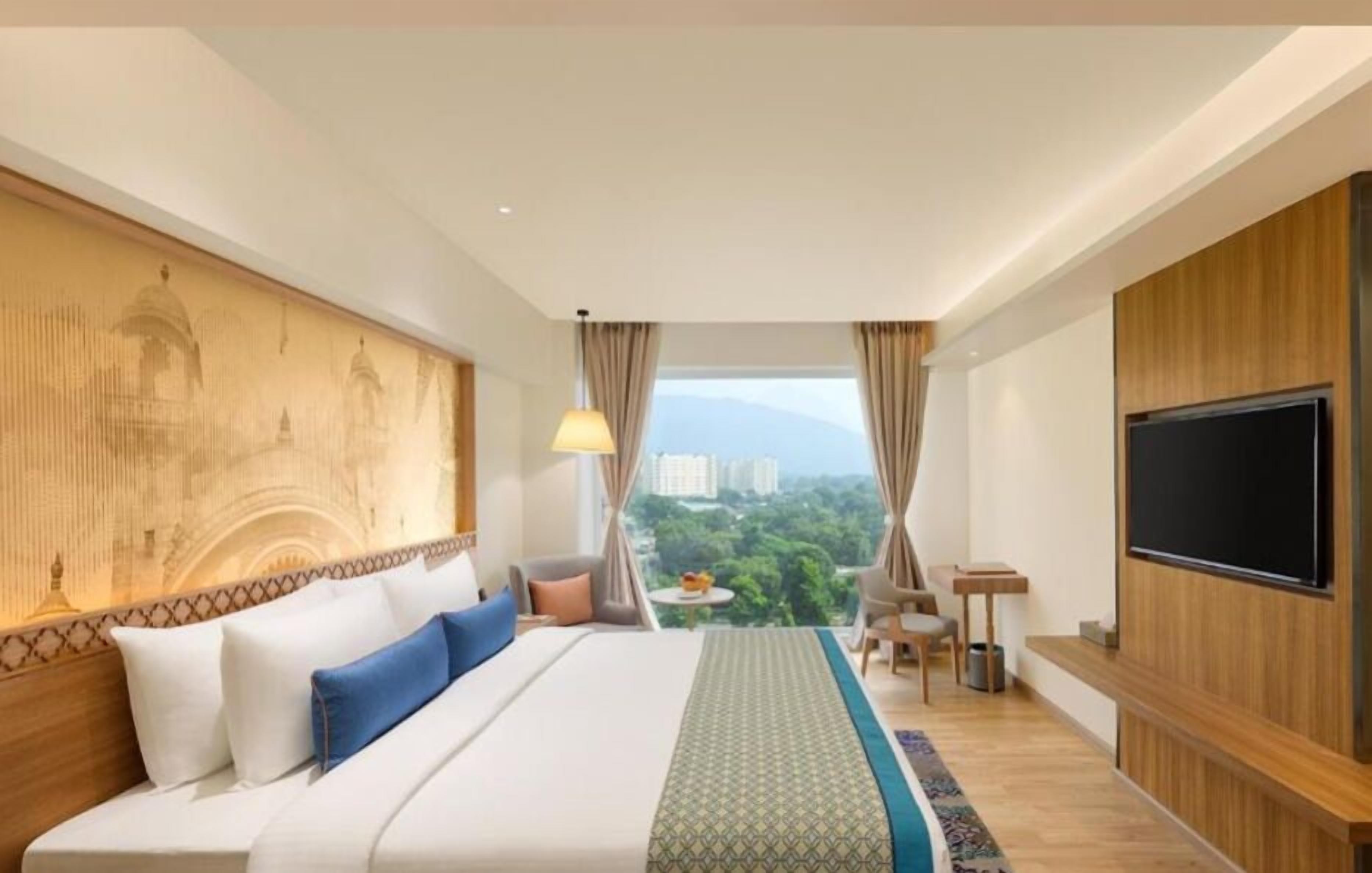 Suite, 1 Double Bed with Sofa bed | Minibar, in-room safe, individually decorated, individually furnished