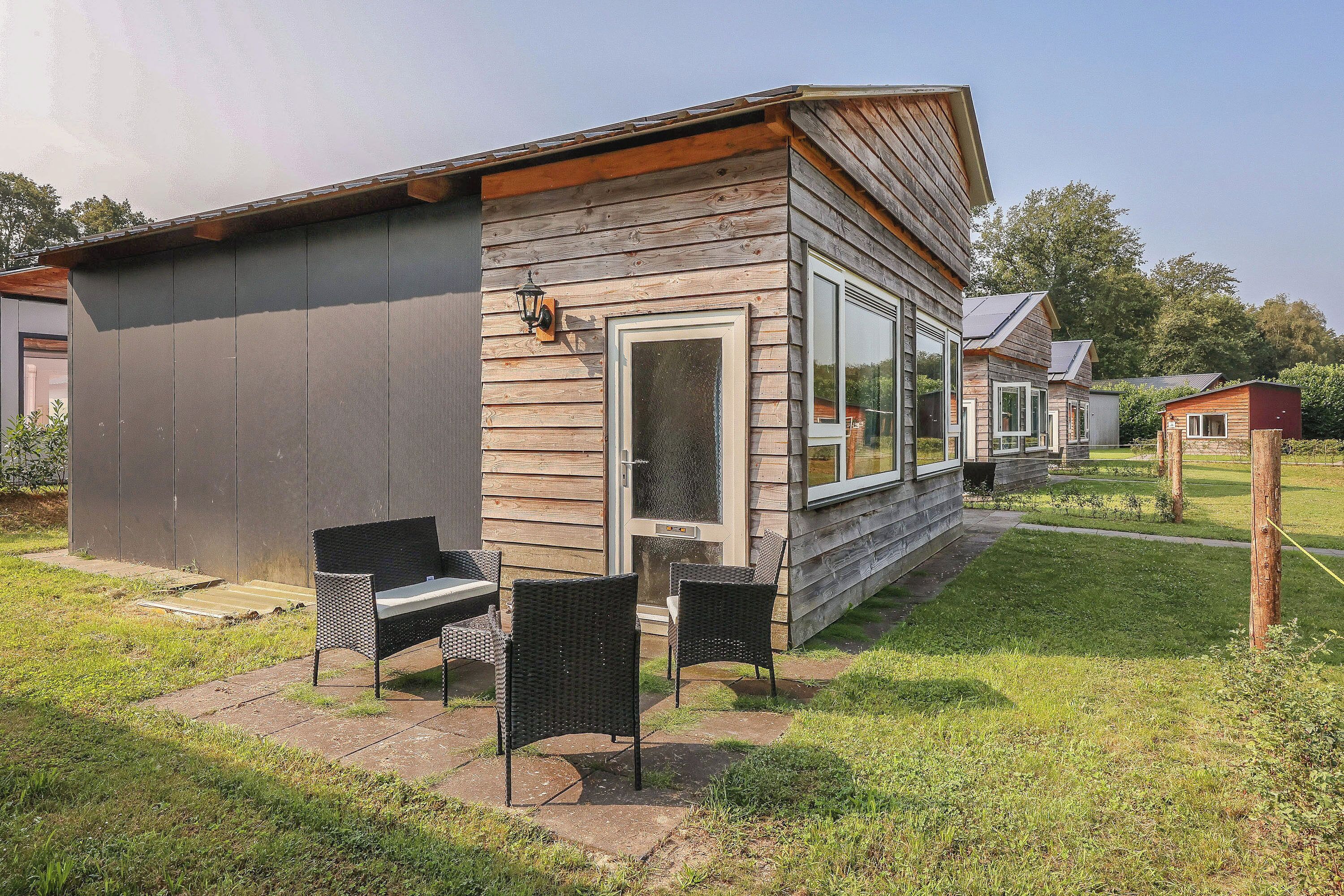 Comfort-mökki, 2 makuuhuonetta, terassi, puutarha-alue | Näkymä puutarhaan