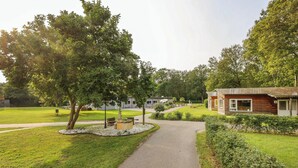 Deluxe Cabin, 1 Bedroom, Terrace, Garden Area | Garden view - Landgoed Leudal (Haelen)