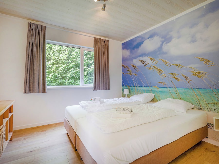 Deluxe Cabin, 1 Bedroom, Terrace, Garden Area | Premium bedding, individually furnished, blackout curtains