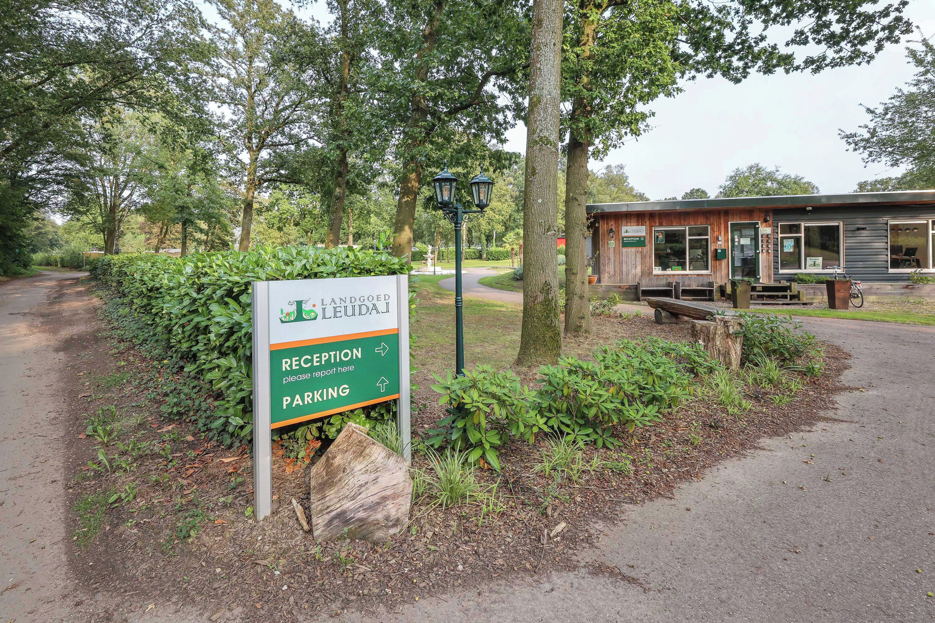 A reception sign for Landgoed Op de IJp, with directions to reception and parking.