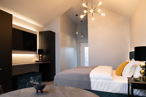 Cortinas blackout, tabla de planchar con plancha y cunas gratuitas