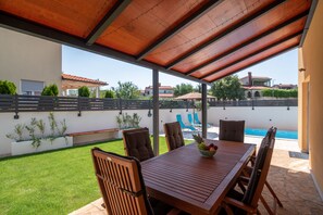 Outdoor dining - Enjoy the merge of urban and nature, relax and recharge your batteries. (Galižana)