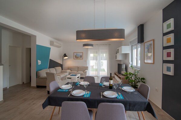 Dining - Enjoy the merge of urban and nature, relax and recharge your batteries. (Galižana)