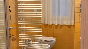 Panoramic Room | Bathroom | Free toiletries, hair dryer, bidet, towels