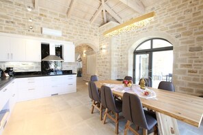 Dining - Pool-Villa Mila, heated pool, spacious Villa on 13. 000 sqm plot (Rethymnon)